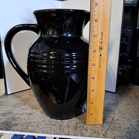 Le Creuset Stoneware Large 2Qt Pitcher Water Jug Black 9" Tall 12-25 - Picture 9 of 16
